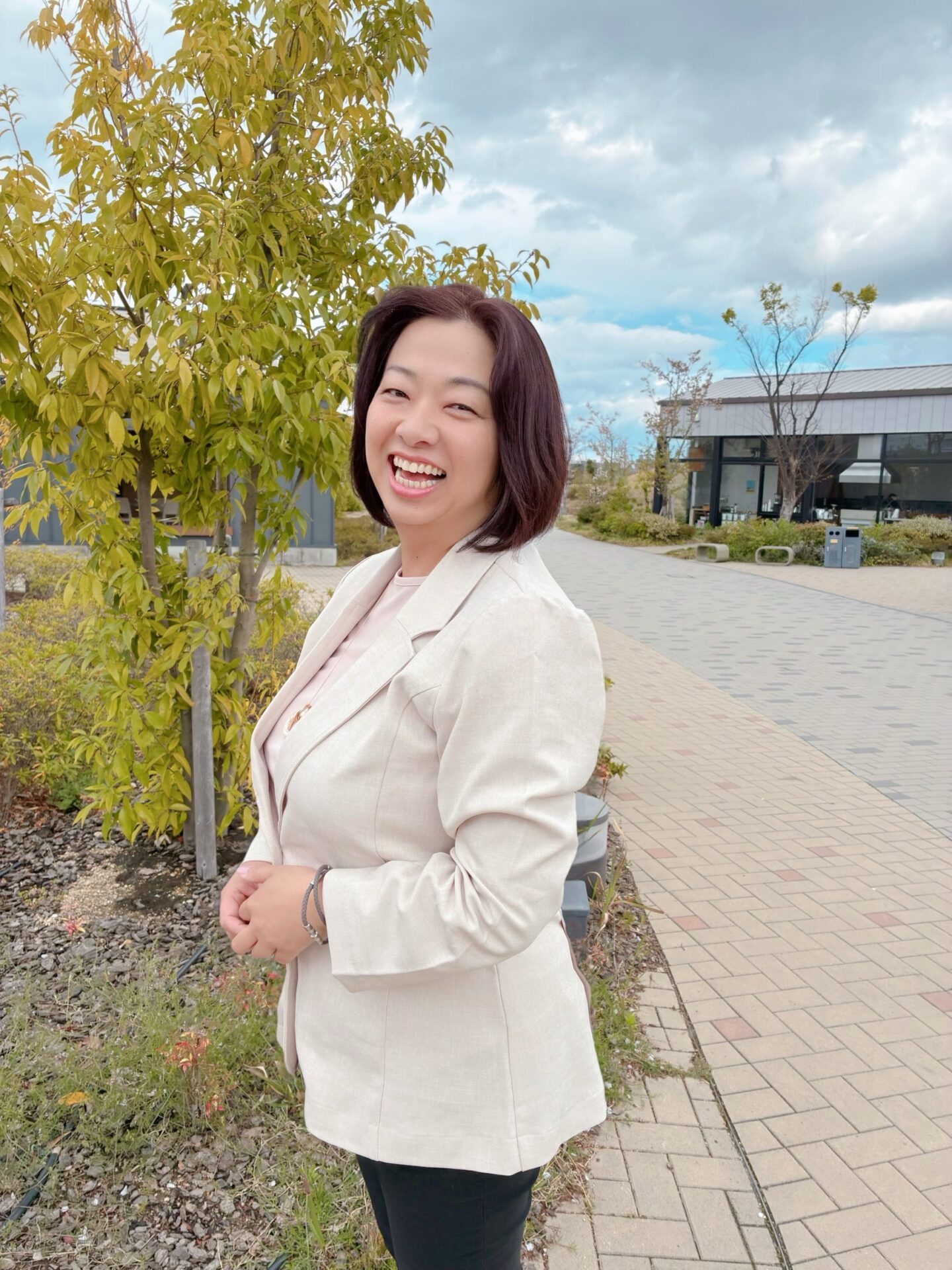 笑顔の婚活カウンセラー岸本｜岡山の結婚相談所 blue bees Okayama
