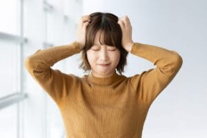 趣味が合わず悩む婚活中の女性