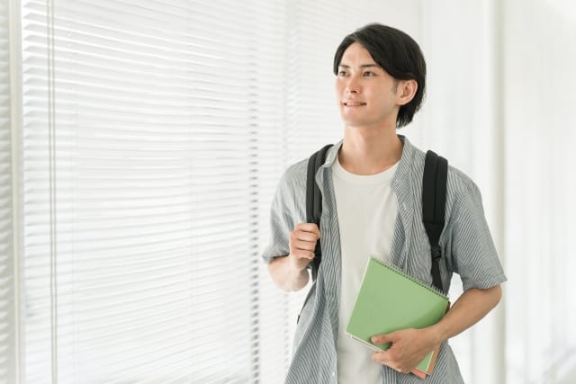 岡山の結婚相談所で入会を考える男性