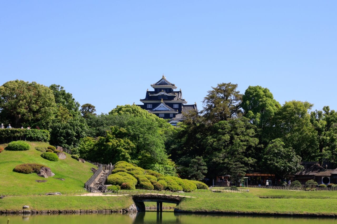後楽園から望む岡山城。穏やかな気候と落ち着いた暮らしが魅力の岡山県南