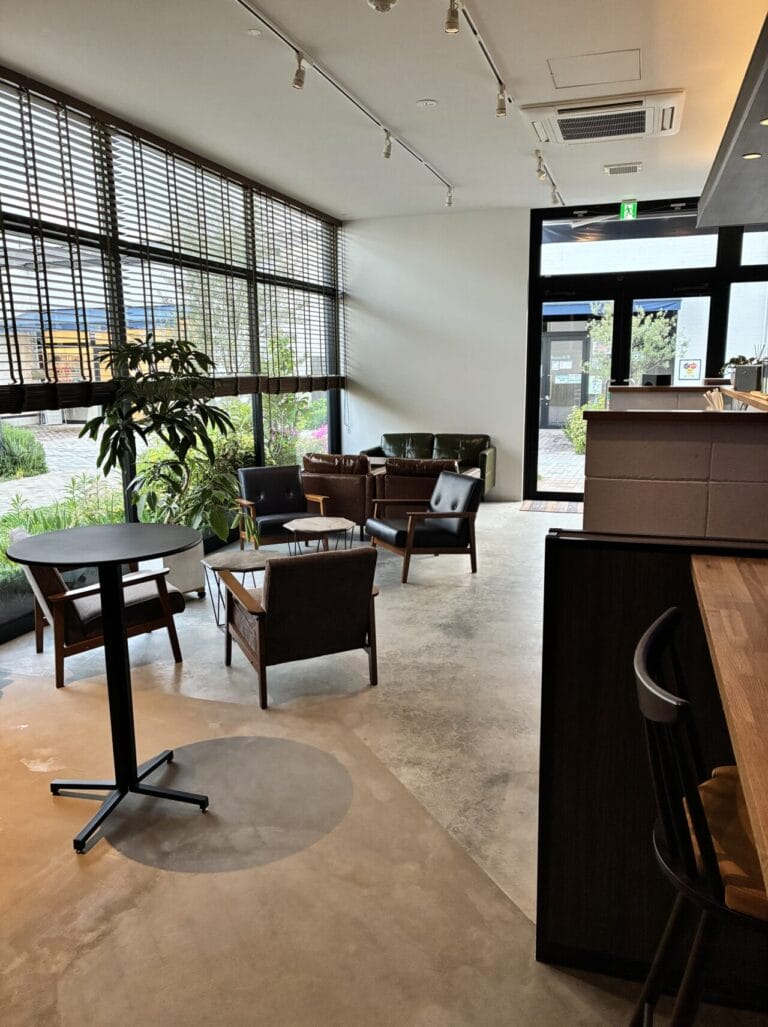 b.b.hub店内の落ち着いた空間の様子